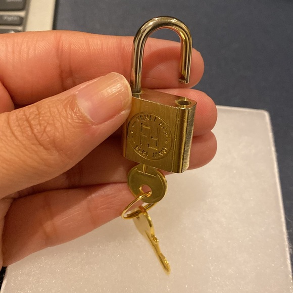 FENDI lock and two key keys 🔐 great condition - Picture 11 of 11